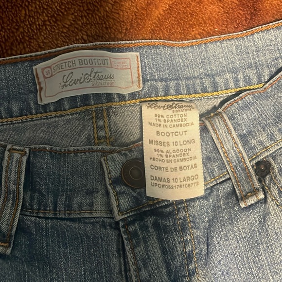 Levi Strauss Jeans - Picture 2 of 4